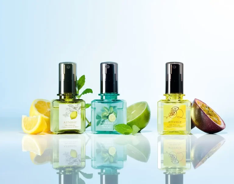 «Даже в жару мне комфортно с охлаждающим мистом — кожа остаётся свежей и прохладной. Вышел фиксирующий лосьон-спрей для макияжа “Silky Finish Mist”.»